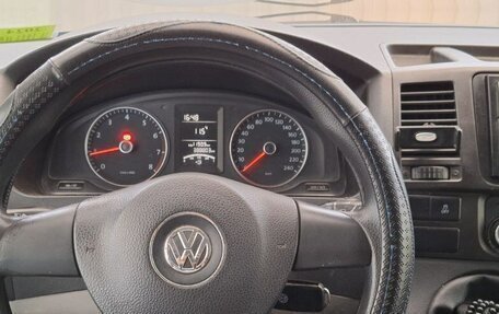 Volkswagen Caravelle T5, 2013 год, 1 950 000 рублей, 3 фотография