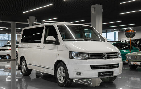 Volkswagen Multivan T5, 2015 год, 2 880 000 рублей, 2 фотография