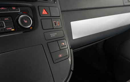 Volkswagen Multivan T5, 2015 год, 2 880 000 рублей, 20 фотография