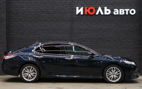 Toyota Camry, 2018 год, 3 000 000 рублей, 6 фотография