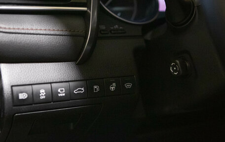 Toyota Camry, 2018 год, 3 000 000 рублей, 19 фотография