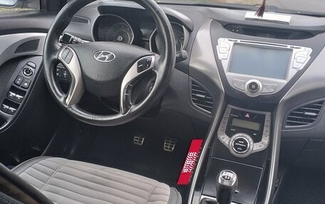 Hyundai Elantra V, 2012 год, 900 000 рублей, 10 фотография