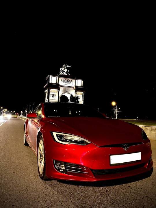 Tesla Model S I рестайлинг, 2017 год, 2 500 000 рублей, 1 фотография