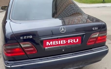 Mercedes-Benz E-Класс, 2001 год, 380 000 рублей, 3 фотография