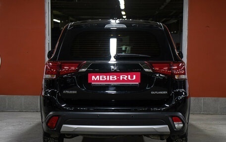 Mitsubishi Outlander III рестайлинг 3, 2016 год, 1 898 000 рублей, 6 фотография