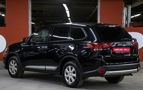 Mitsubishi Outlander III рестайлинг 3, 2016 год, 1 898 000 рублей, 7 фотография