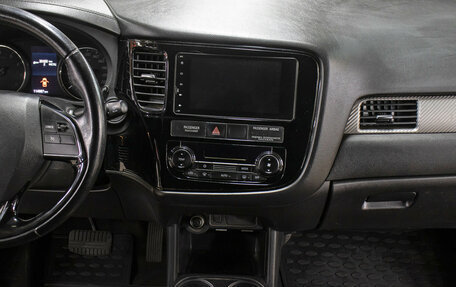 Mitsubishi Outlander III рестайлинг 3, 2016 год, 1 898 000 рублей, 15 фотография