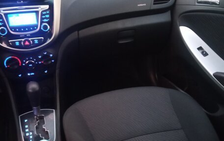 Hyundai Solaris II рестайлинг, 2013 год, 869 000 рублей, 16 фотография