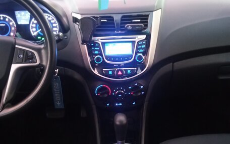 Hyundai Solaris II рестайлинг, 2013 год, 869 000 рублей, 18 фотография