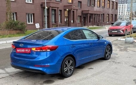 Hyundai Elantra VI рестайлинг, 2016 год, 1 000 000 рублей, 3 фотография