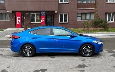 Hyundai Elantra VI рестайлинг, 2016 год, 1 000 000 рублей, 4 фотография