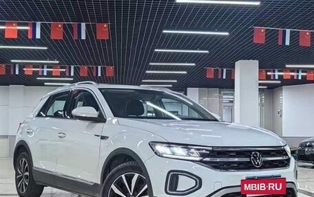 Volkswagen T-Roc I, 2023 год, 1 805 050 рублей, 3 фотография