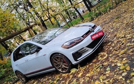 Volkswagen Golf GTI VII, 2018 год, 2 650 000 рублей, 2 фотография