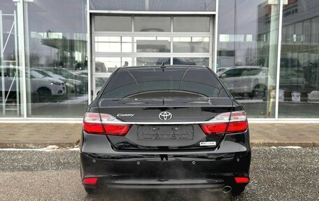 Toyota Camry, 2017 год, 2 030 000 рублей, 5 фотография