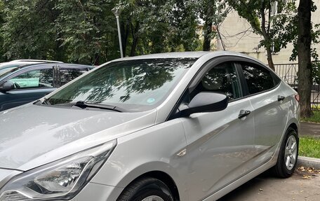 Hyundai Solaris II рестайлинг, 2015 год, 799 999 рублей, 6 фотография