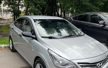 Hyundai Solaris II рестайлинг, 2015 год, 799 999 рублей, 2 фотография