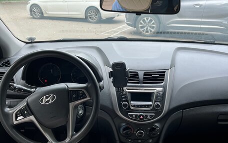 Hyundai Solaris II рестайлинг, 2015 год, 799 999 рублей, 7 фотография