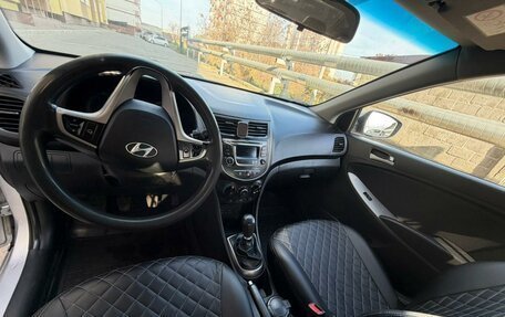 Hyundai Solaris II рестайлинг, 2014 год, 695 000 рублей, 3 фотография