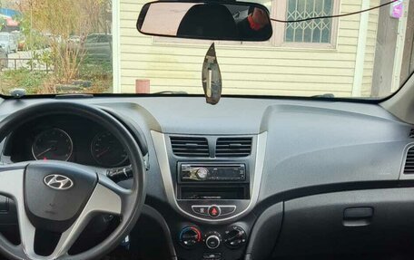 Hyundai Solaris II рестайлинг, 2011 год, 375 000 рублей, 3 фотография