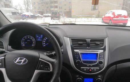 Hyundai Solaris II рестайлинг, 2011 год, 670 000 рублей, 3 фотография