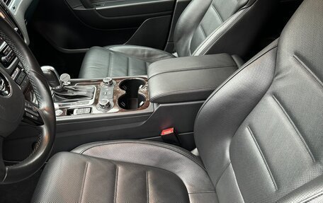 Volkswagen Touareg III, 2012 год, 2 499 999 рублей, 16 фотография