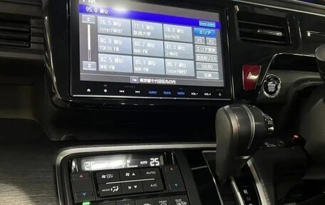 Honda Stepwgn IV, 2017 год, 1 950 000 рублей, 7 фотография