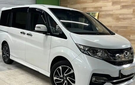 Honda Stepwgn IV, 2017 год, 1 950 000 рублей, 4 фотография