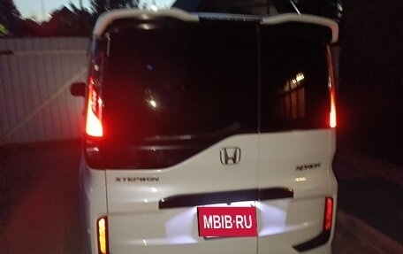 Honda Stepwgn IV, 2017 год, 1 950 000 рублей, 3 фотография