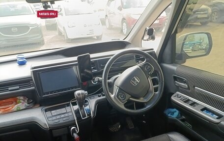 Honda Stepwgn IV, 2017 год, 1 950 000 рублей, 14 фотография