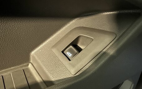 Volkswagen Multivan, 2022 год, 4 990 000 рублей, 17 фотография