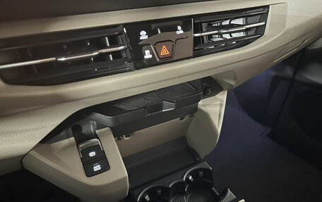 Volkswagen Multivan, 2022 год, 4 990 000 рублей, 21 фотография