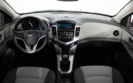 Chevrolet Cruze II, 2010 год, 549 000 рублей, 9 фотография