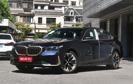 BMW 5 серия, 2025 год, 6 950 000 рублей, 1 фотография