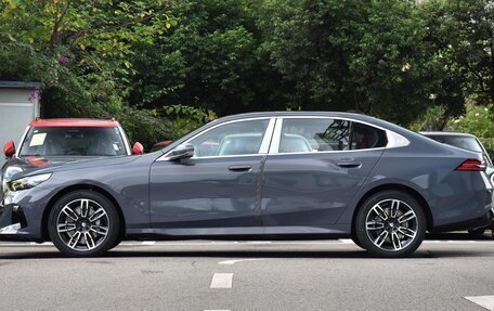 BMW 5 серия, 2025 год, 6 950 000 рублей, 2 фотография