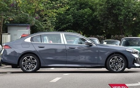 BMW 5 серия, 2025 год, 6 950 000 рублей, 6 фотография