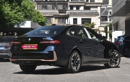 BMW 5 серия, 2025 год, 6 950 000 рублей, 5 фотография