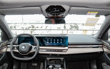 BMW 5 серия, 2025 год, 6 950 000 рублей, 12 фотография