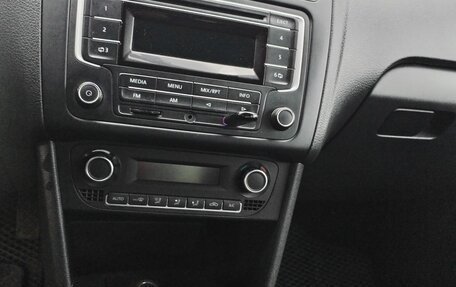 Volkswagen Polo VI (EU Market), 2015 год, 1 050 000 рублей, 8 фотография