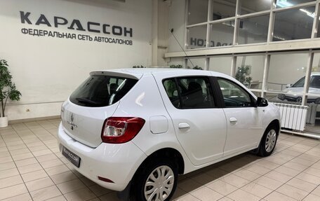 Renault Sandero II рестайлинг, 2017 год, 600 000 рублей, 2 фотография