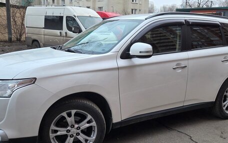 Mitsubishi Outlander III рестайлинг 3, 2012 год, 1 420 000 рублей, 2 фотография