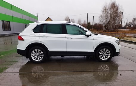 Volkswagen Tiguan II, 2017 год, 1 950 000 рублей, 2 фотография