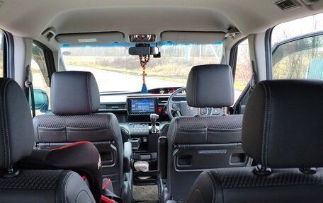 Honda Stepwgn IV, 2016 год, 2 075 000 рублей, 12 фотография