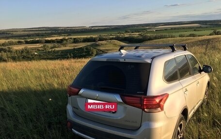 Mitsubishi Outlander III рестайлинг 3, 2018 год, 2 349 000 рублей, 3 фотография