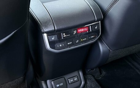 Toyota Highlander, 2024 год, 5 950 000 рублей, 28 фотография