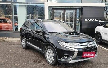 Mitsubishi Outlander III рестайлинг 3, 2015 год, 1 699 000 рублей, 3 фотография