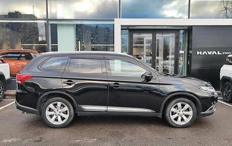 Mitsubishi Outlander III рестайлинг 3, 2015 год, 1 699 000 рублей, 4 фотография