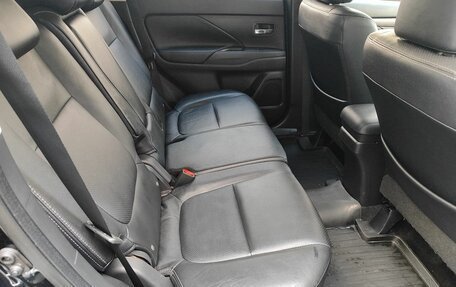 Mitsubishi Outlander III рестайлинг 3, 2015 год, 1 699 000 рублей, 11 фотография