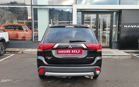 Mitsubishi Outlander III рестайлинг 3, 2015 год, 1 699 000 рублей, 6 фотография