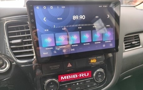 Mitsubishi Outlander III рестайлинг 3, 2015 год, 1 699 000 рублей, 15 фотография