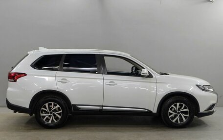 Mitsubishi Outlander III рестайлинг 3, 2018 год, 1 863 000 рублей, 4 фотография